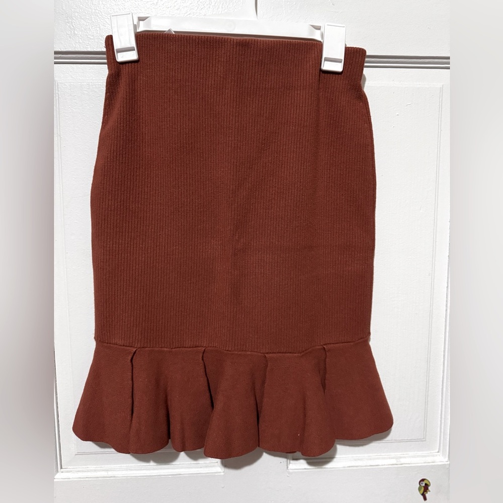 EXPRESS ribbed mini sweater skirt and stretchy material size small